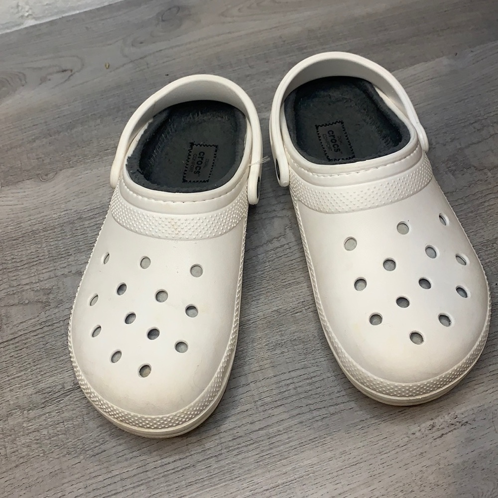 Crocs/ fleece lined white dual comfort/ 8 men’s or 10 women’s